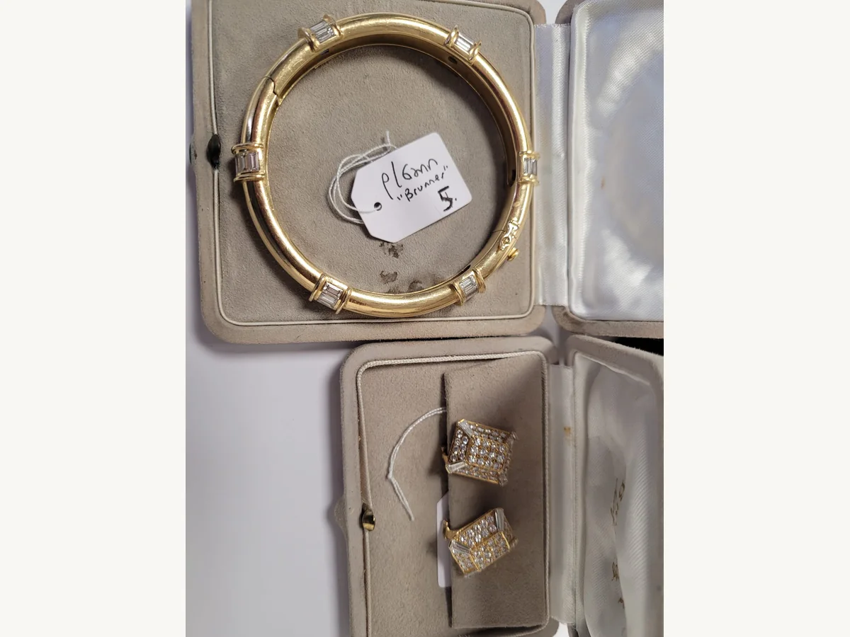 Bague et bracelet presentes en ecrin pour expertise - Geneve